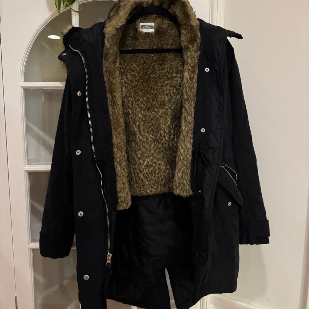 Abercrombie & Fitch Black Utility Jacket with Faux Fur Lining - Picture 4 of 6